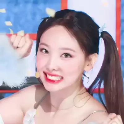 钟由希